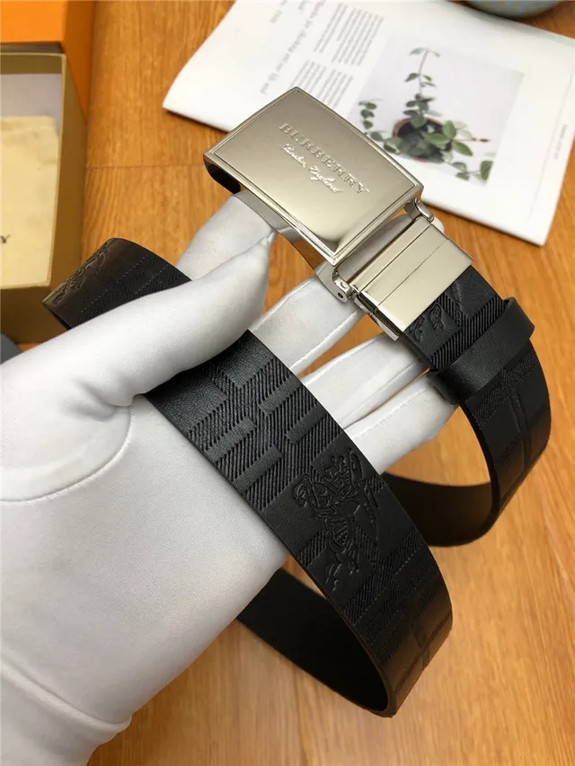 Burberry Knight কালো রৌপ্য উৎকীর্ণ ঘর চেক প্যাটার্ন ব্রাশ আয়তাকার বক্ল লেদার বেল্ট 15