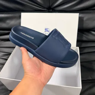 Burberry Knight Navy نعال مطاطي أحادي اللون