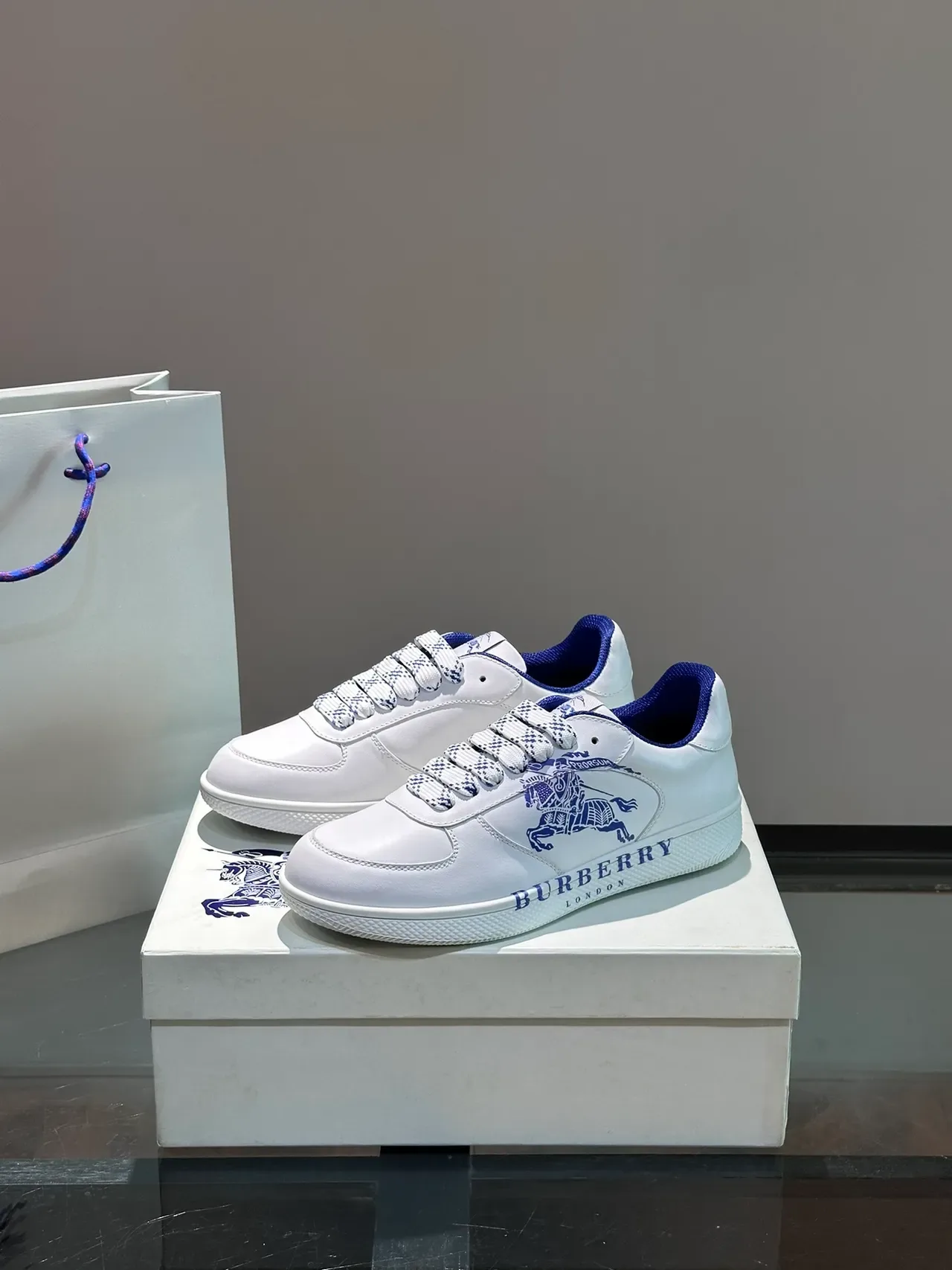 Burberry Knight সাদা এবং নীল লাইফস্টাইল স্নিকার 5