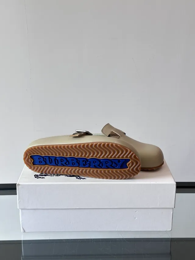 Burberry Lola বেইজ বাদামী বাকল স্ট্র্যাপ চেক-প্যাটার্ন অ্যাকসেন্ট ক্যাজুয়াল জুতো 2