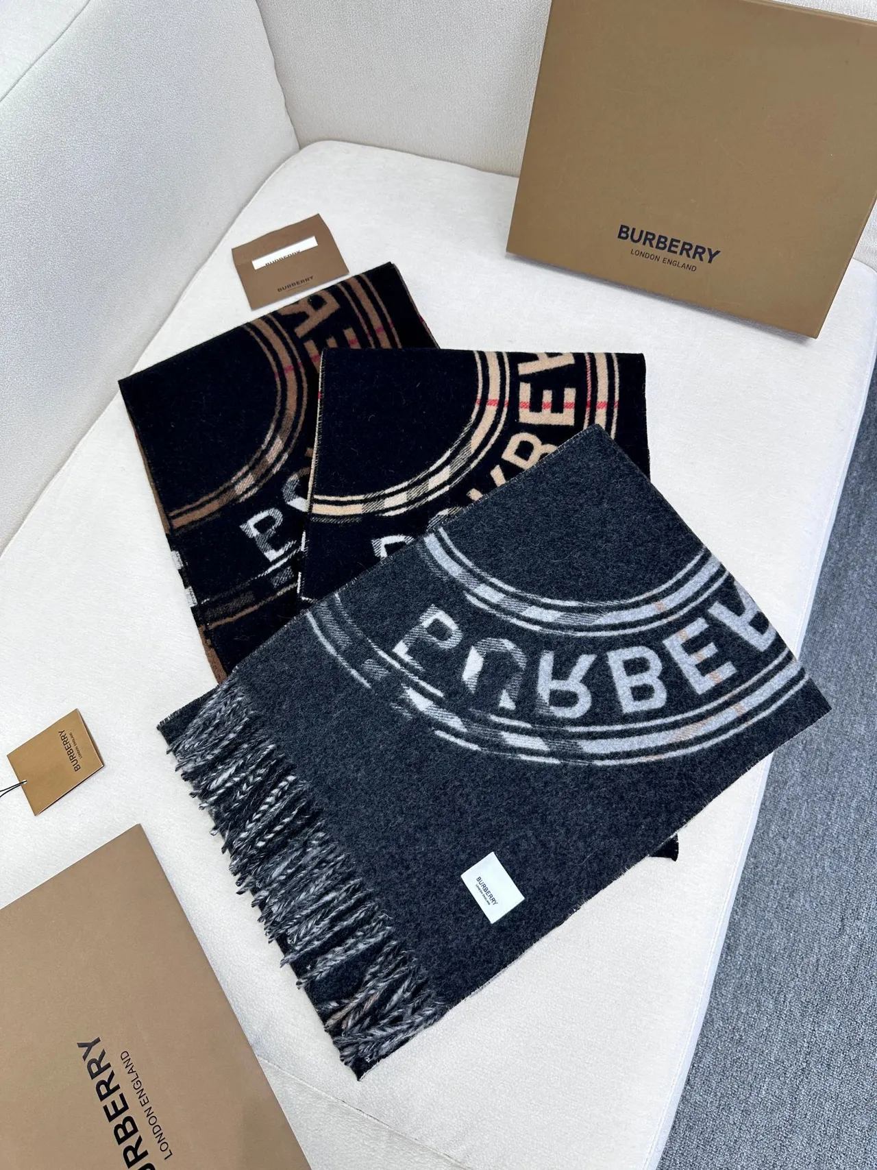Burberry 海军蓝和米色流苏羊绒围巾 6