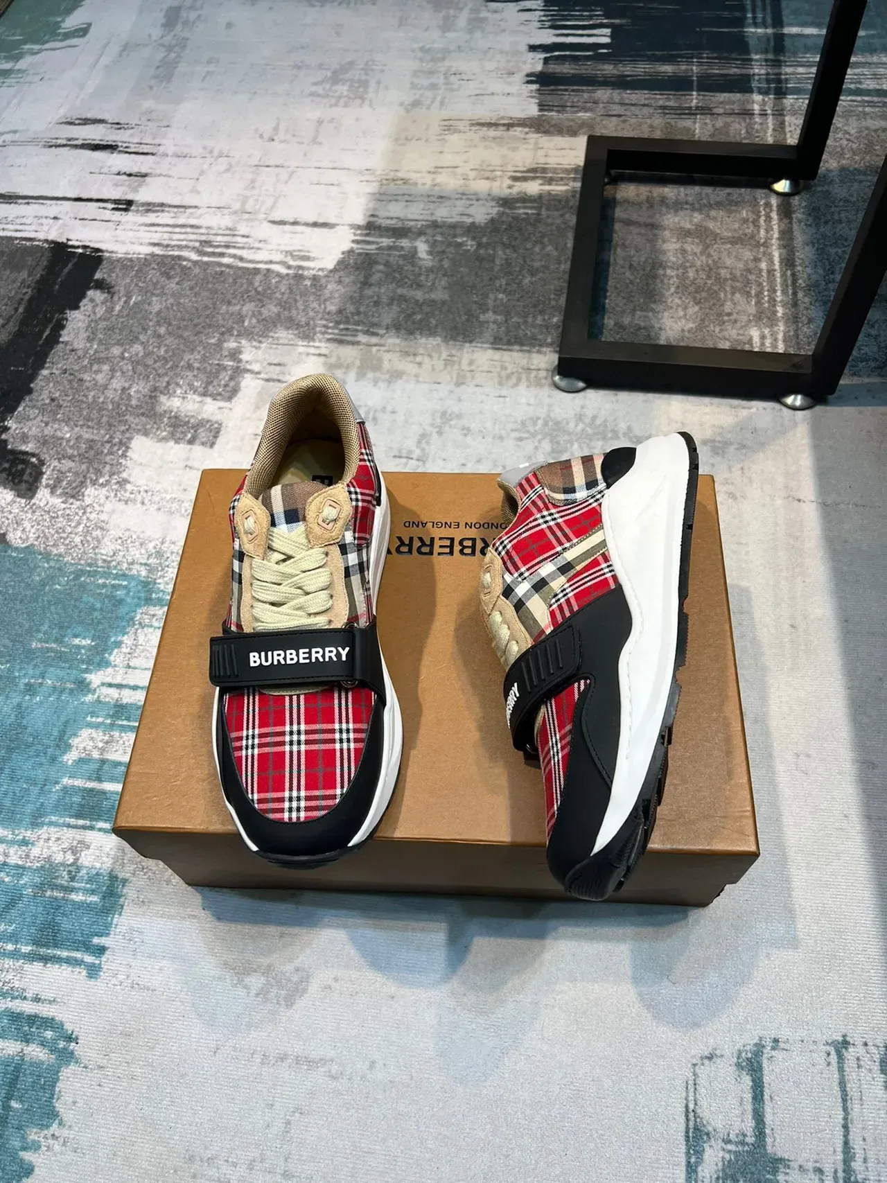 Burberry 红黑格子拼接带装饰生活方式运动鞋 4
