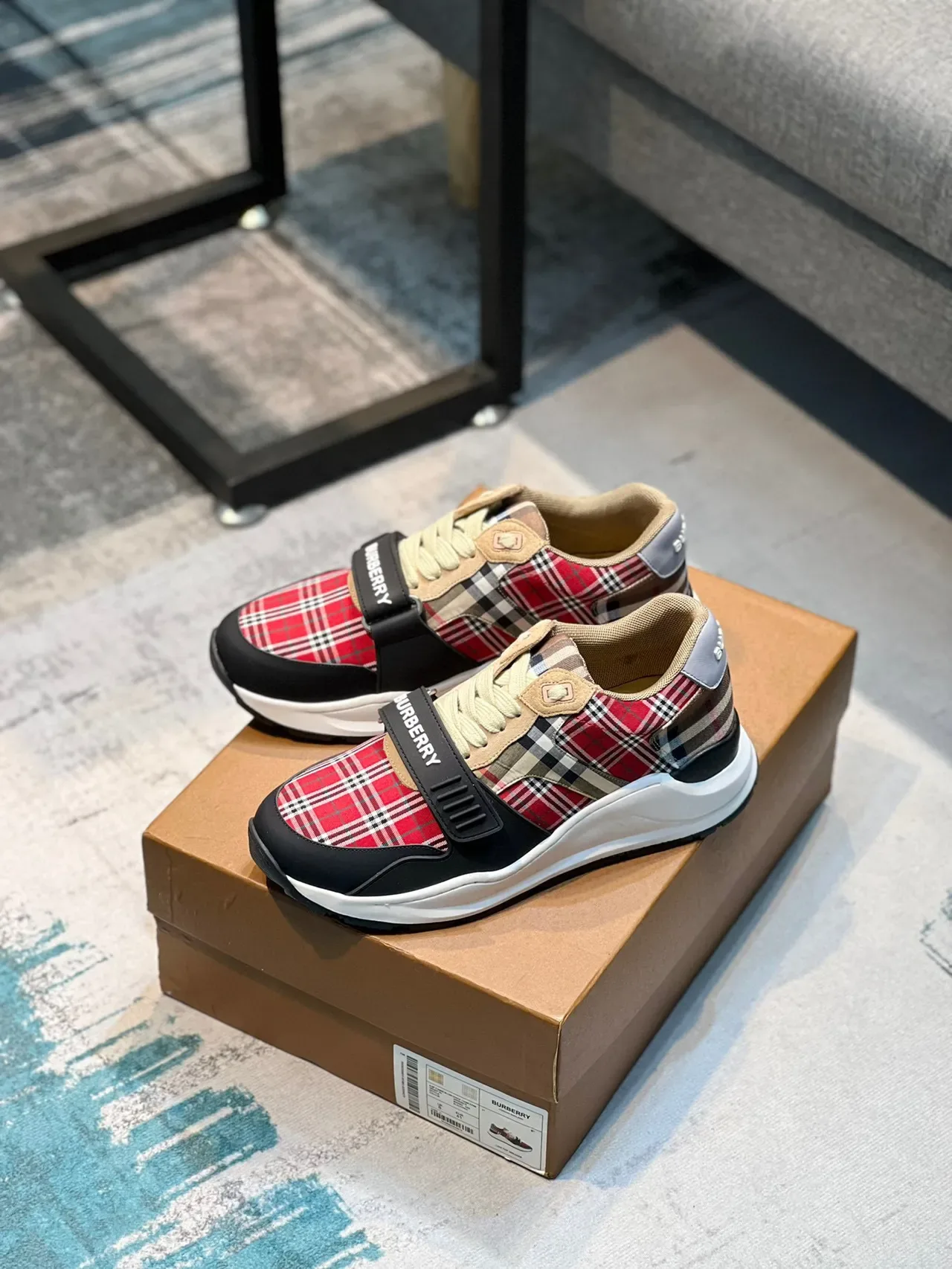 Burberry 红黑格子拼接带装饰生活方式运动鞋 8