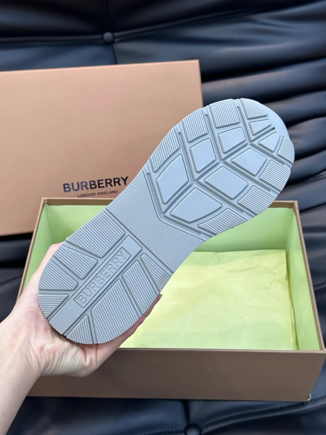 Burberry Sneakers chunky rouge blanc à empièges suédé et textile mixte semelle intermédiaire sculptée 2