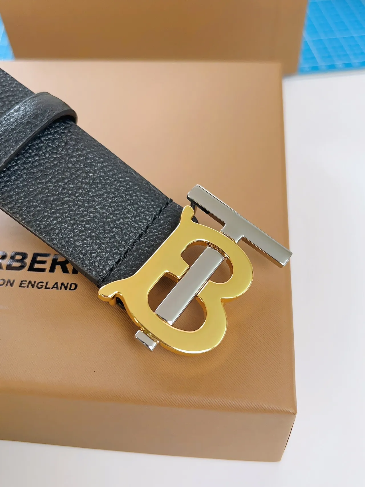 Burberry TB Belt Black Gold Pebbled Interlocking Buckle Leather Belt 5