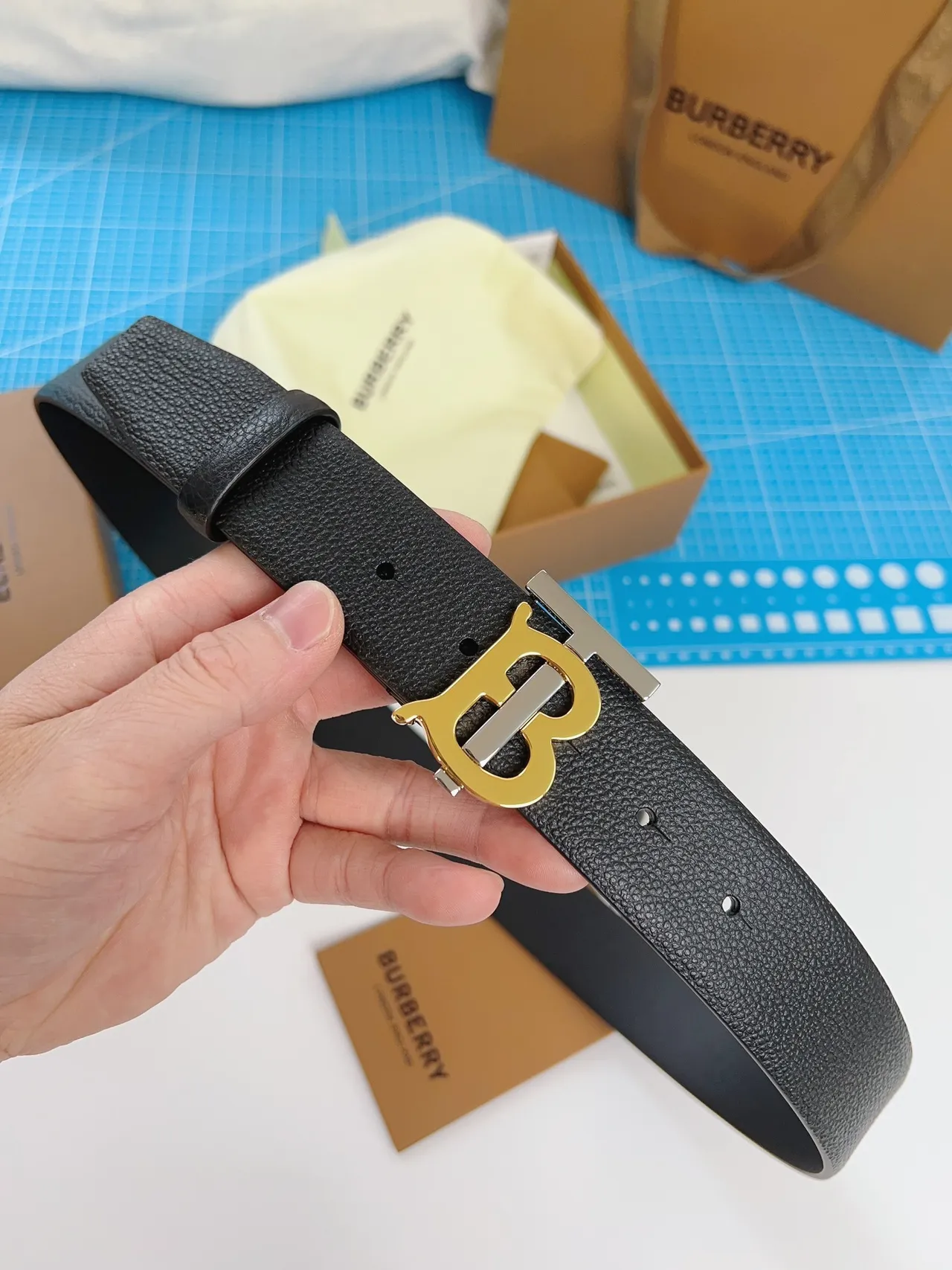 Burberry TB Belt Black Gold Pebbled Interlocking Buckle Leather Belt 8