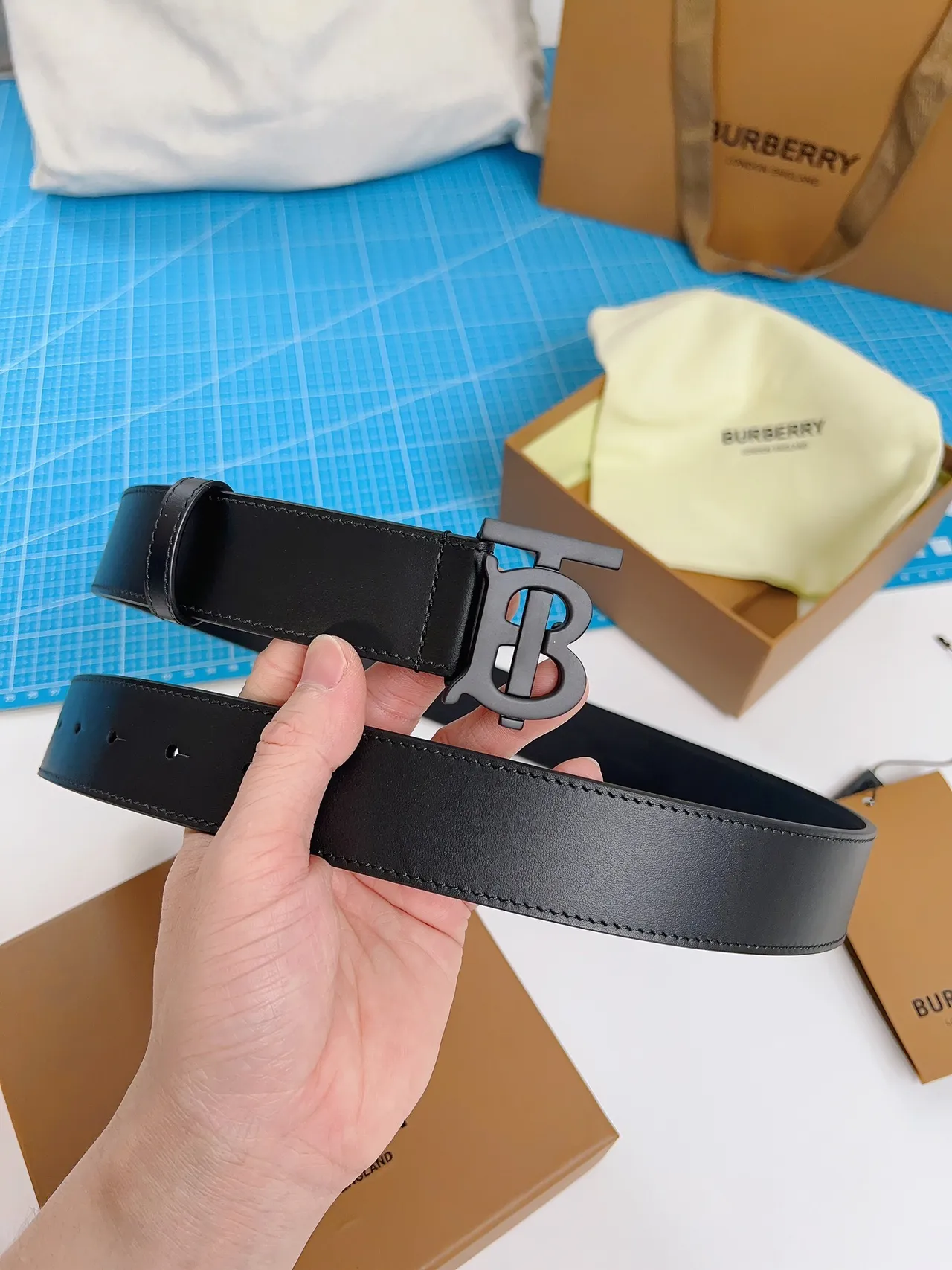 Burberry TB Monogram Ceinture en cuir noir 4