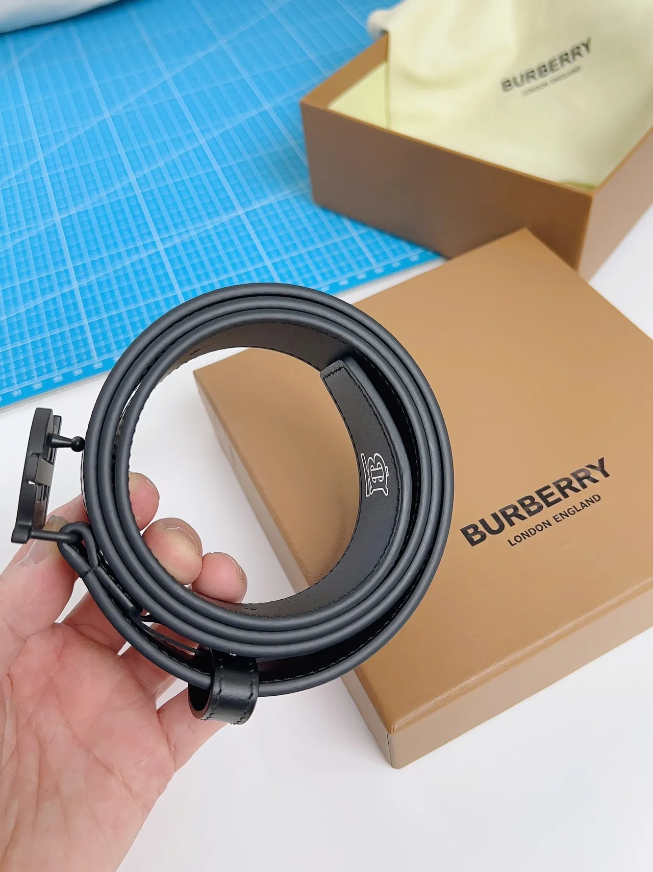 Burberry TB Monogram Ceinture en cuir noir 6
