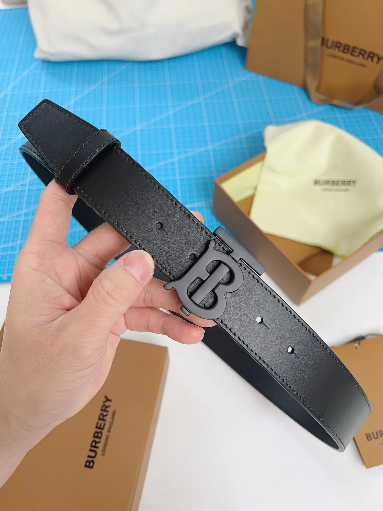 Burberry TB Monogram Ceinture en cuir noir 8