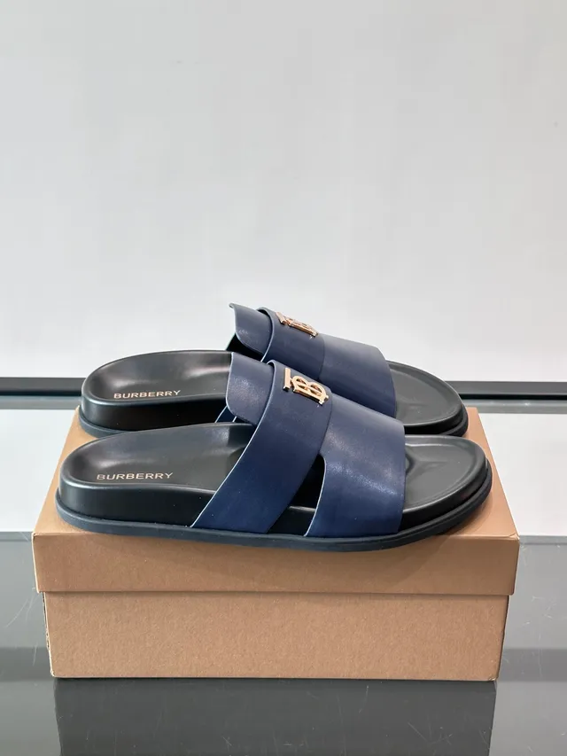 Burberry TB গ্রীষ্ম স্লাইড দ্বি ফিতা মোনোগ্রাম চপ্পল 11