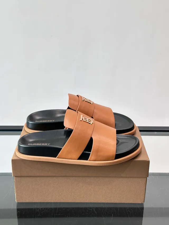 Burberry TB গ্রীষ্ম স্লাইড দ্বি ফিতা মোনোগ্রাম চপ্পল 13