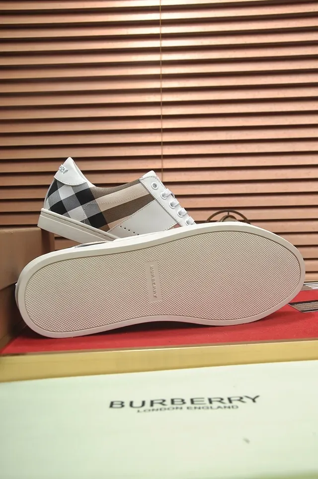 Burberry Sneakers Lifestyle avec Panneau Blanc et à Carreaux 2