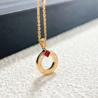 Bvlgari B.zero1 सोने और रूबी पेंडेंट नेकलेस