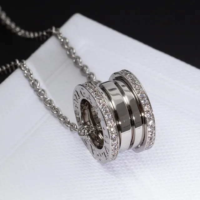Bvlgari B.zero1 多带 Pavé 钻石吊坠项链 3