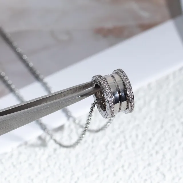 Bvlgari B.zero1 多带 Pavé 钻石吊坠项链 7