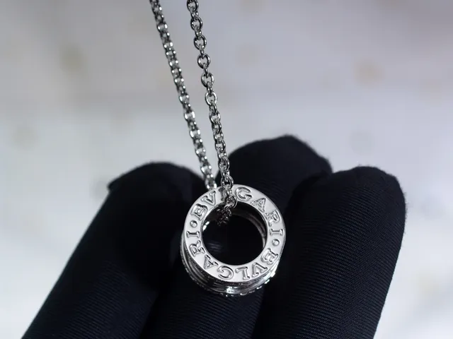Bvlgari B.zero1 多带 Pavé 钻石吊坠项链 8