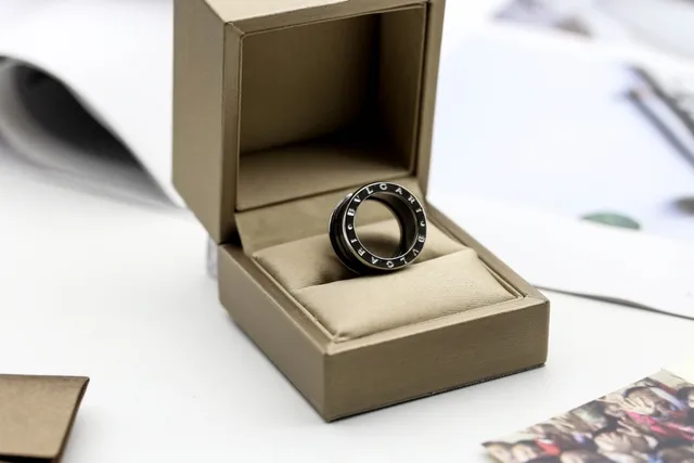Bvlgari B.zero1 叠加黑色和银色戒指 4