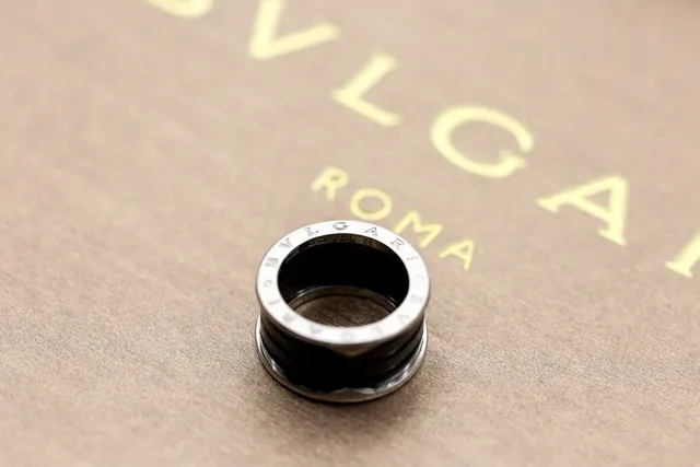 Bvlgari B.zero1 叠加黑色和银色戒指 5