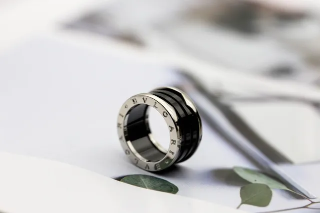Bvlgari B.zero1 叠加黑色和银色戒指 6