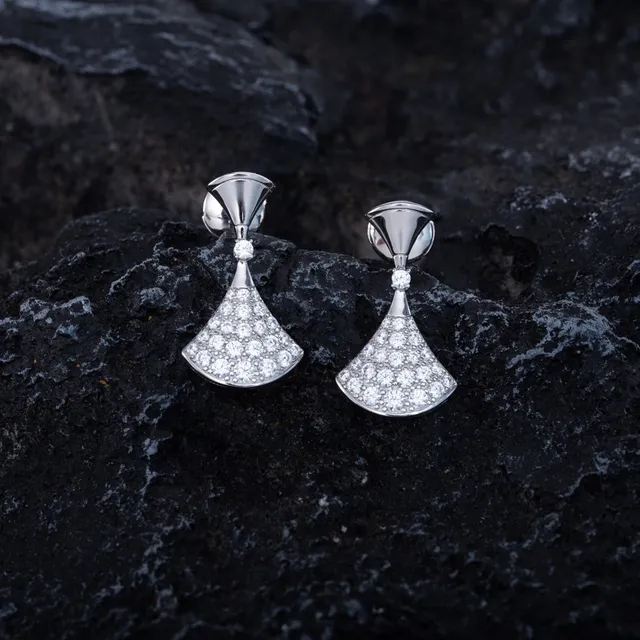 Bvlgari Divas' Dream aretes de diamantes pavé en forma de abanico 3