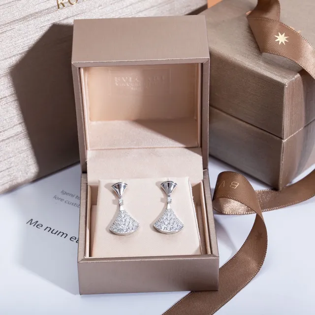 Bvlgari Divas' Dream aretes de diamantes pavé en forma de abanico 7