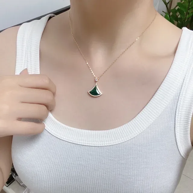 Bvlgari Divas' Dream قلادة مروحة بالمرخات والماس 2