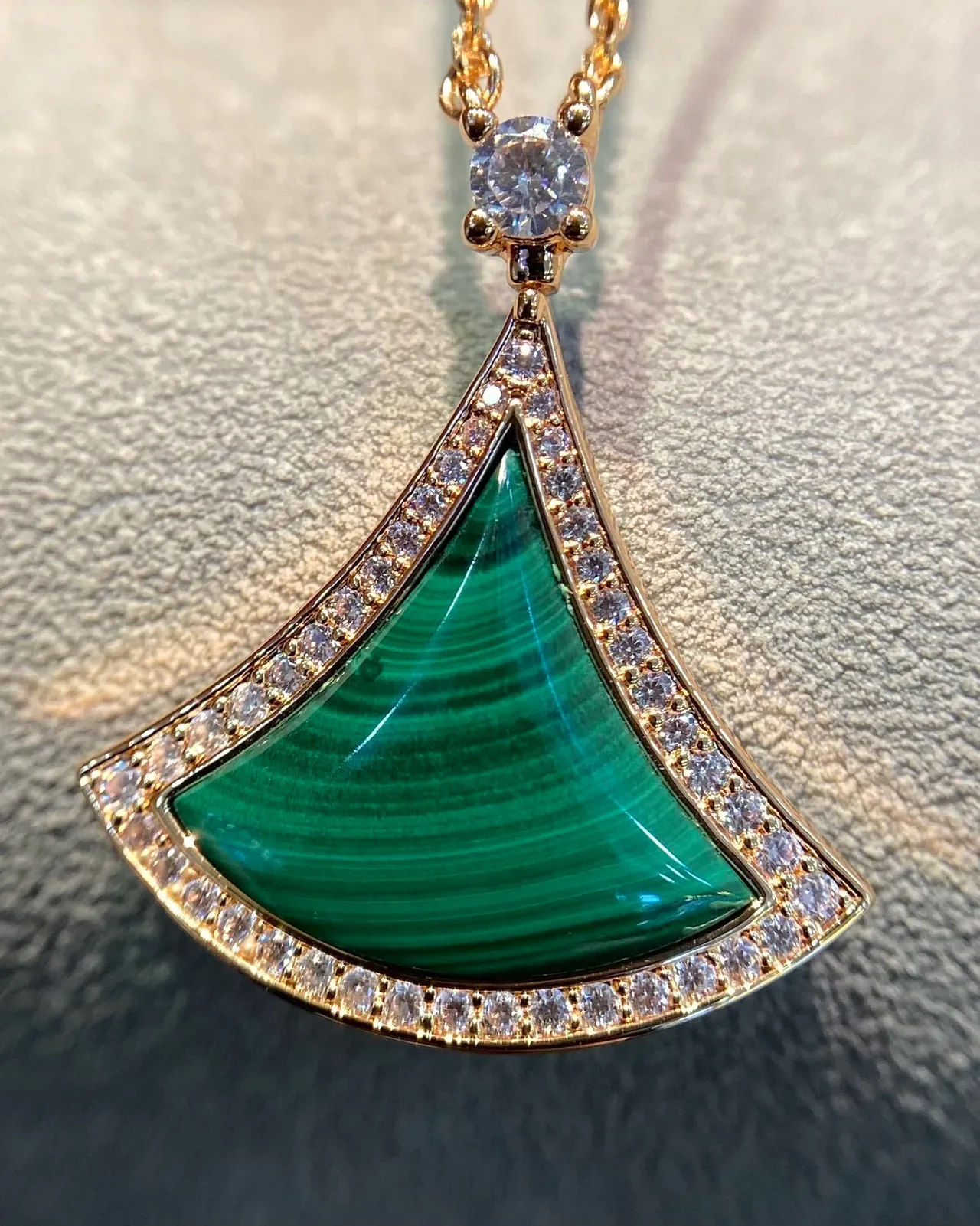 Bvlgari Divas' Dream قلادة مروحة بالمرخات والماس 4