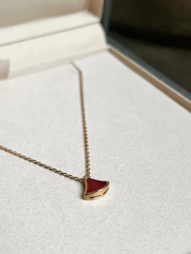 Bvlgari Divas' Dream Colar com pingante de abano de esmalte vermelho 5