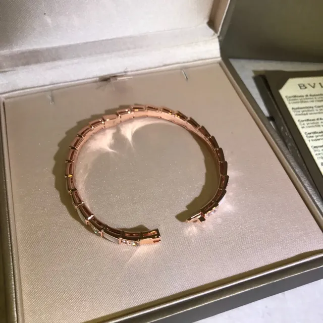 Bvlgari Divas’ Dream Pulseiras de Ouro Rosa Madrepérola e Cristais Pavé 5