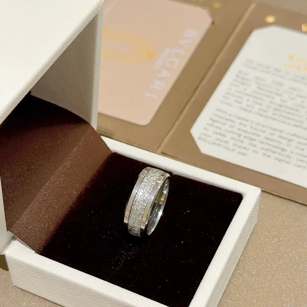 Bvlgari नक्काशी बनावट चौड़ी बैंड अंगूठी 6