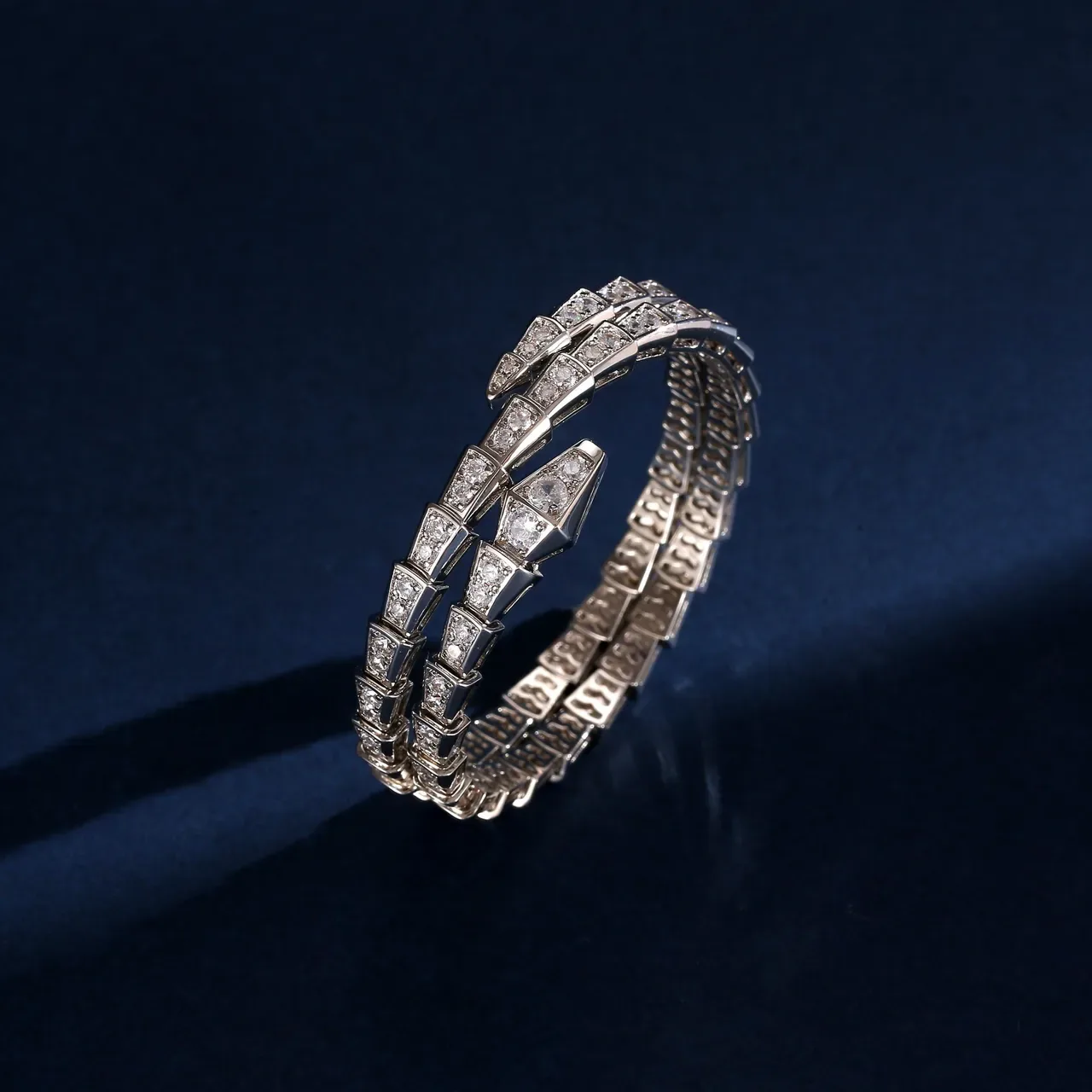 Bvlgari Pulseira de Ouro e Prata Enrolada Serpentina Articulada com Motivo de Escamas 3