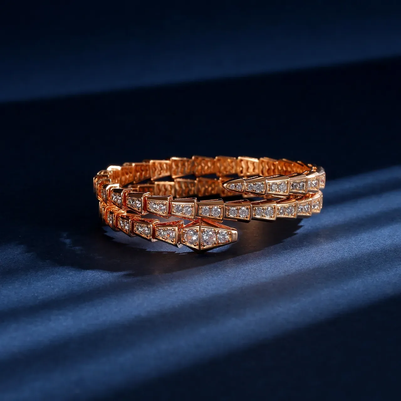 Bvlgari Pulseira de Ouro e Prata Enrolada Serpentina Articulada com Motivo de Escamas 4