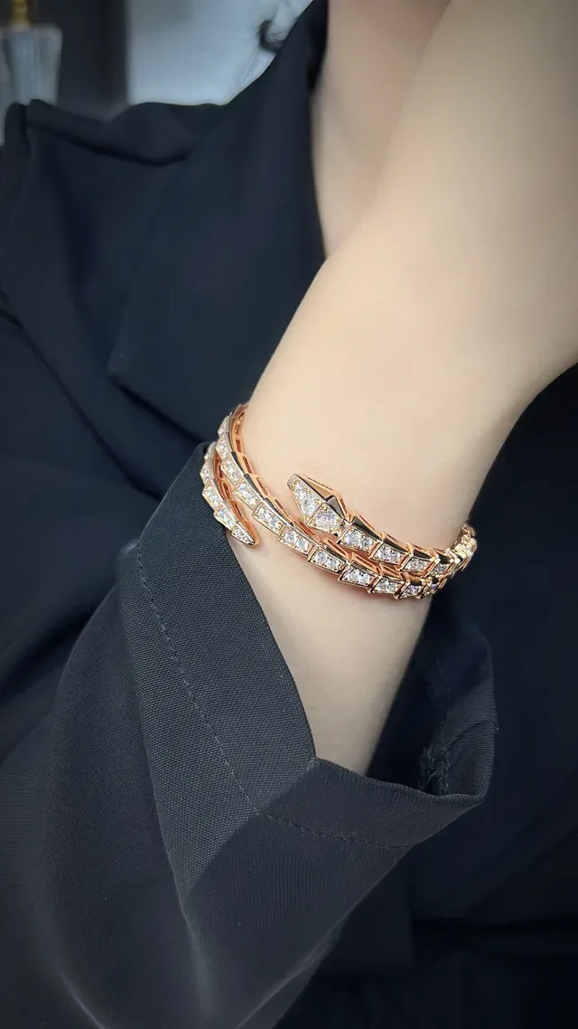 Bvlgari Pulseira de Ouro e Prata Enrolada Serpentina Articulada com Motivo de Escamas 5