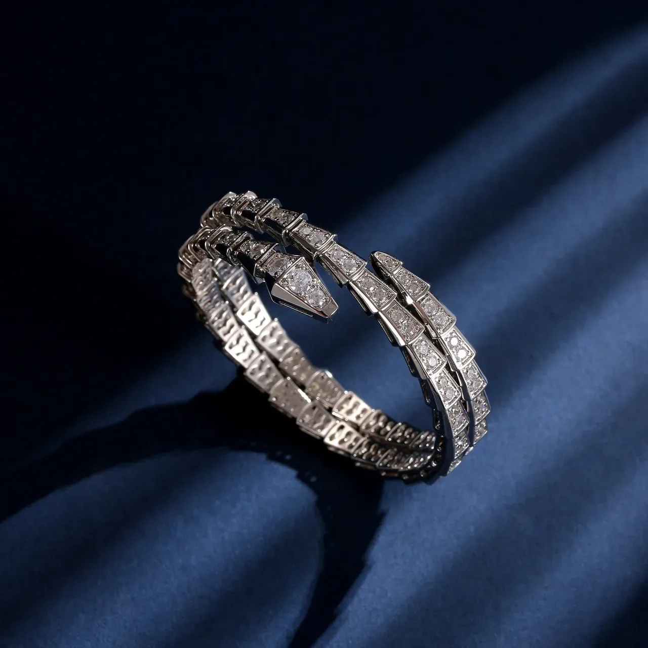 Bvlgari Pulseira de Ouro e Prata Enrolada Serpentina Articulada com Motivo de Escamas 6