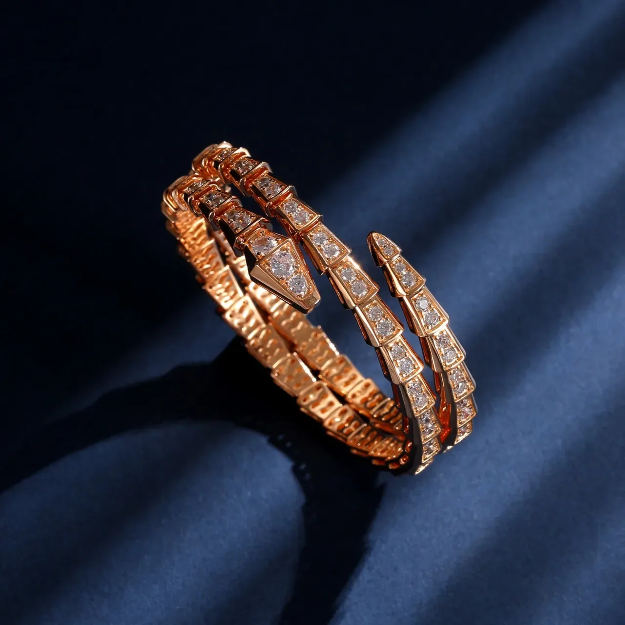 Bvlgari Pulseira de Ouro e Prata Enrolada Serpentina Articulada com Motivo de Escamas 7