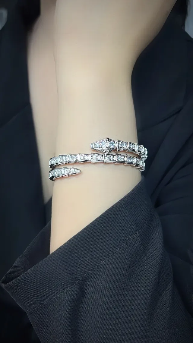 Bvlgari Pulseira de Ouro e Prata Enrolada Serpentina Articulada com Motivo de Escamas 8