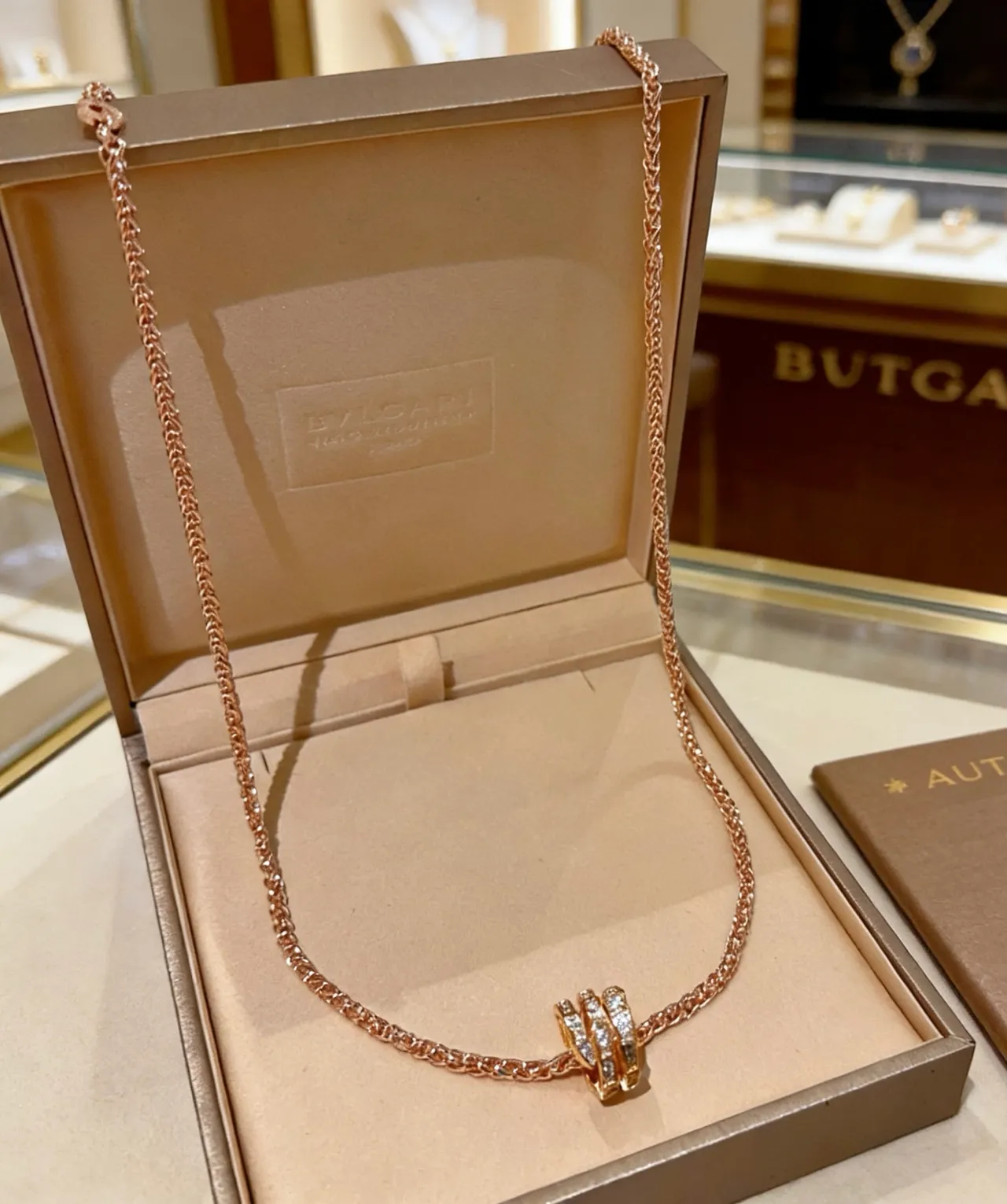 Bvlgari ذهبي ورد أبيض سلسلة مضفرة ماس بتات إغلاق ثلاثي الشريط قلادة 3