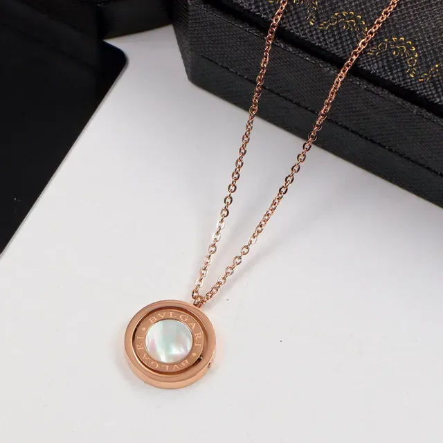 Bvlgari Collier en Or Blanc avec Inlay de Mère de Perle à Double Anneau Rotatif 6
