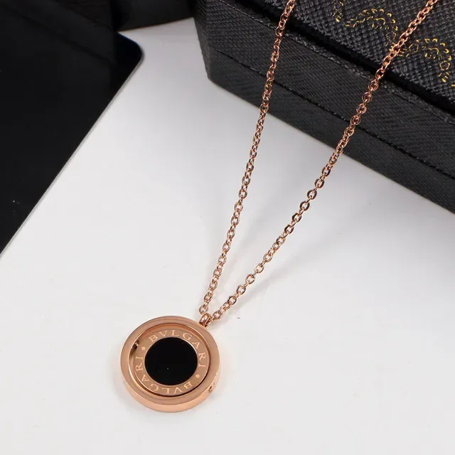 Bvlgari Collier en Or Blanc avec Inlay de Mère de Perle à Double Anneau Rotatif 7