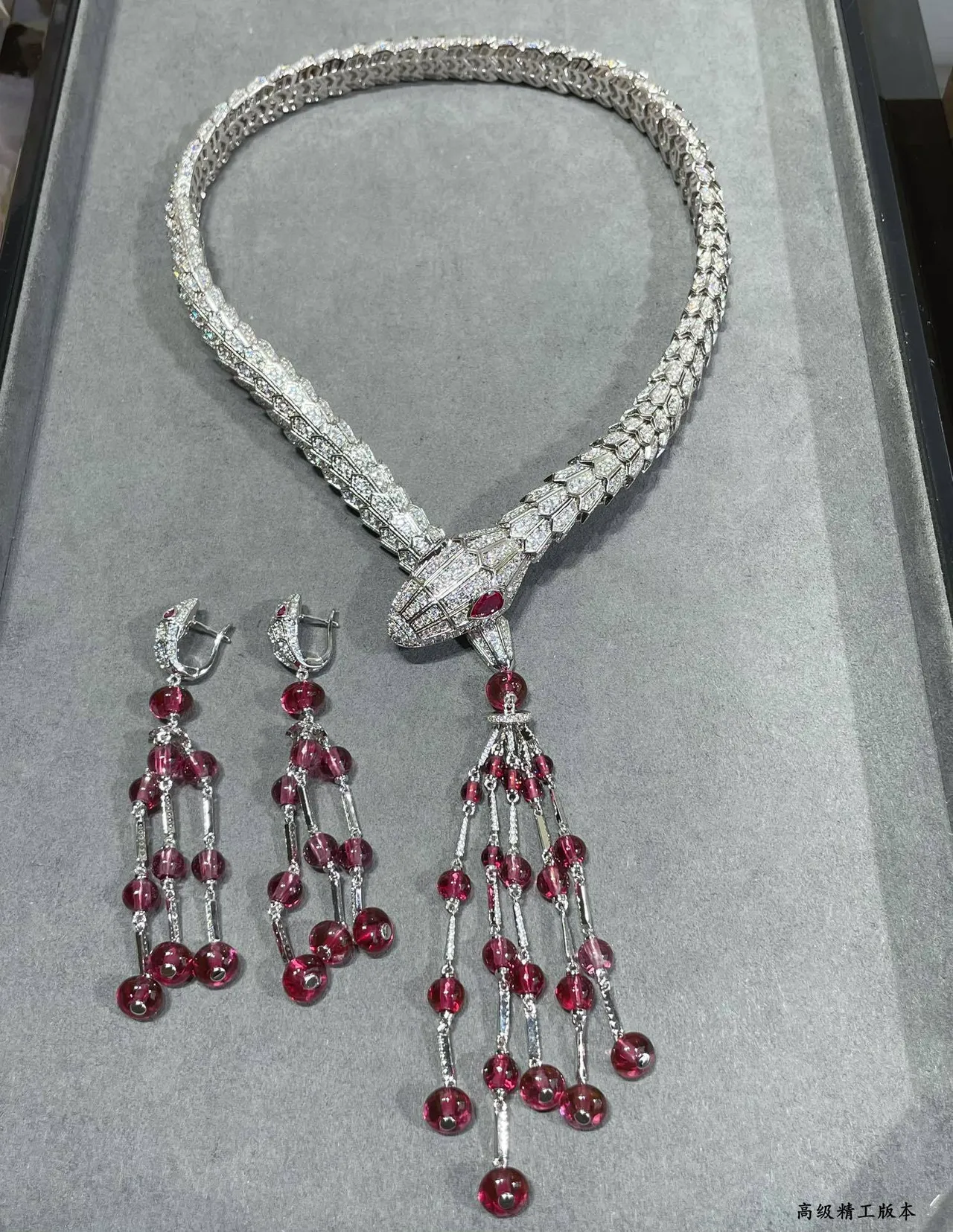 Bvlgari Serpenti হীরা ও রুবি টাসেল হার 6