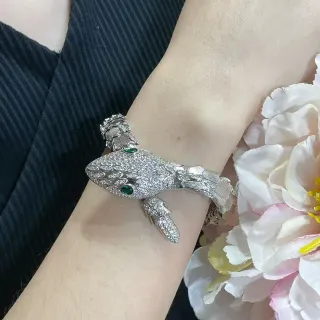 Bvlgari Serpenti पेव क्रिस्टल इमरल्ड आइ सांप ब्रेसलेट