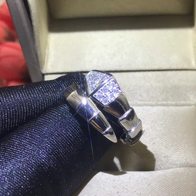Bvlgari রুপা সোনা আর্কুলেটেড সেগমেন্টেড পাভে হীরা আংটি 4