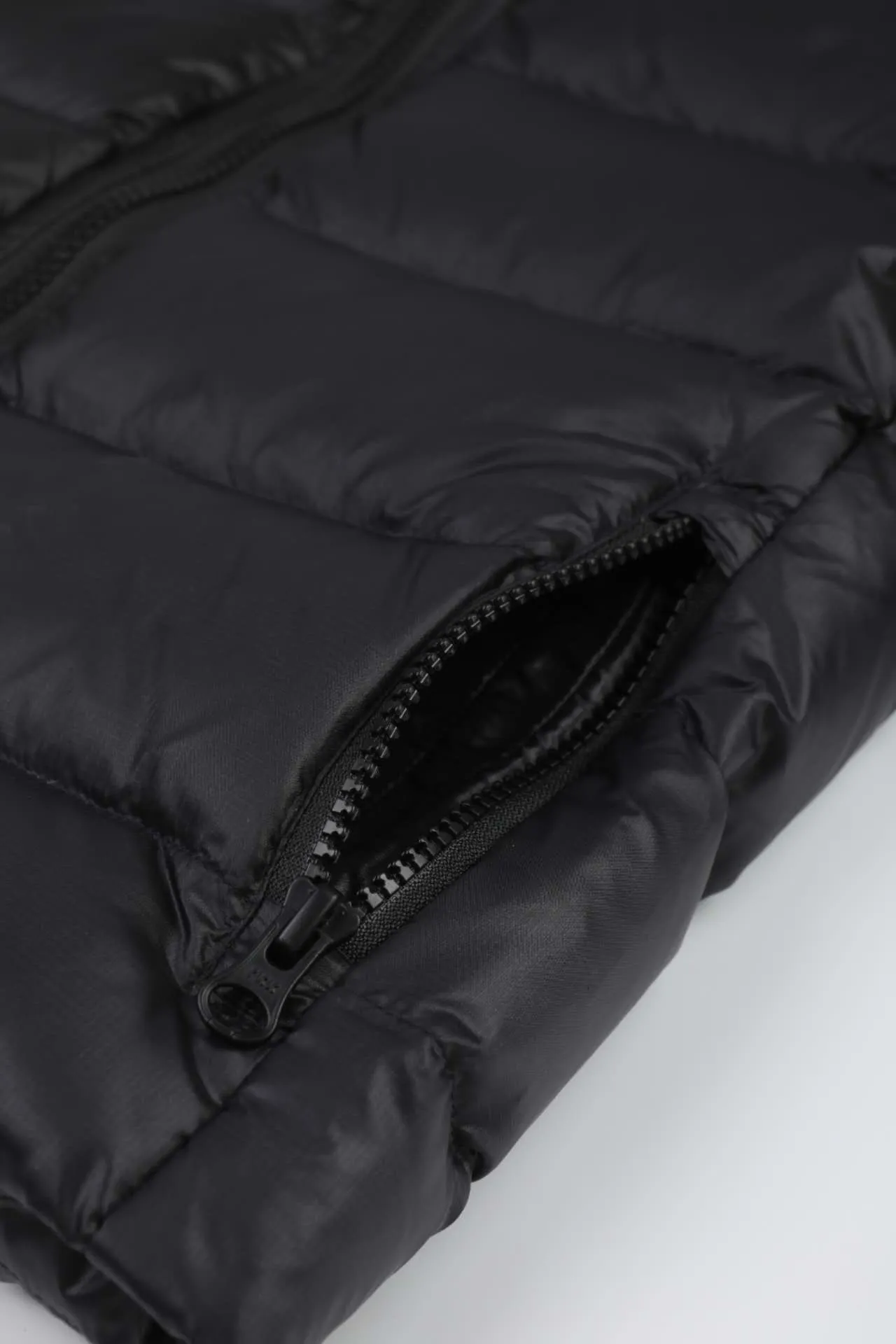 Canada Goose Maya 黑色 绗缝帽式羽绒夹克 6