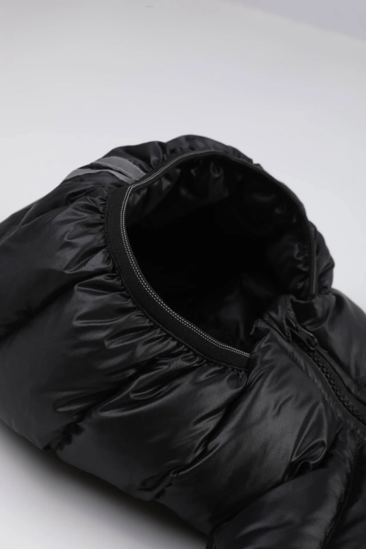 Canada Goose Maya 黑色 绗缝帽式羽绒夹克 7