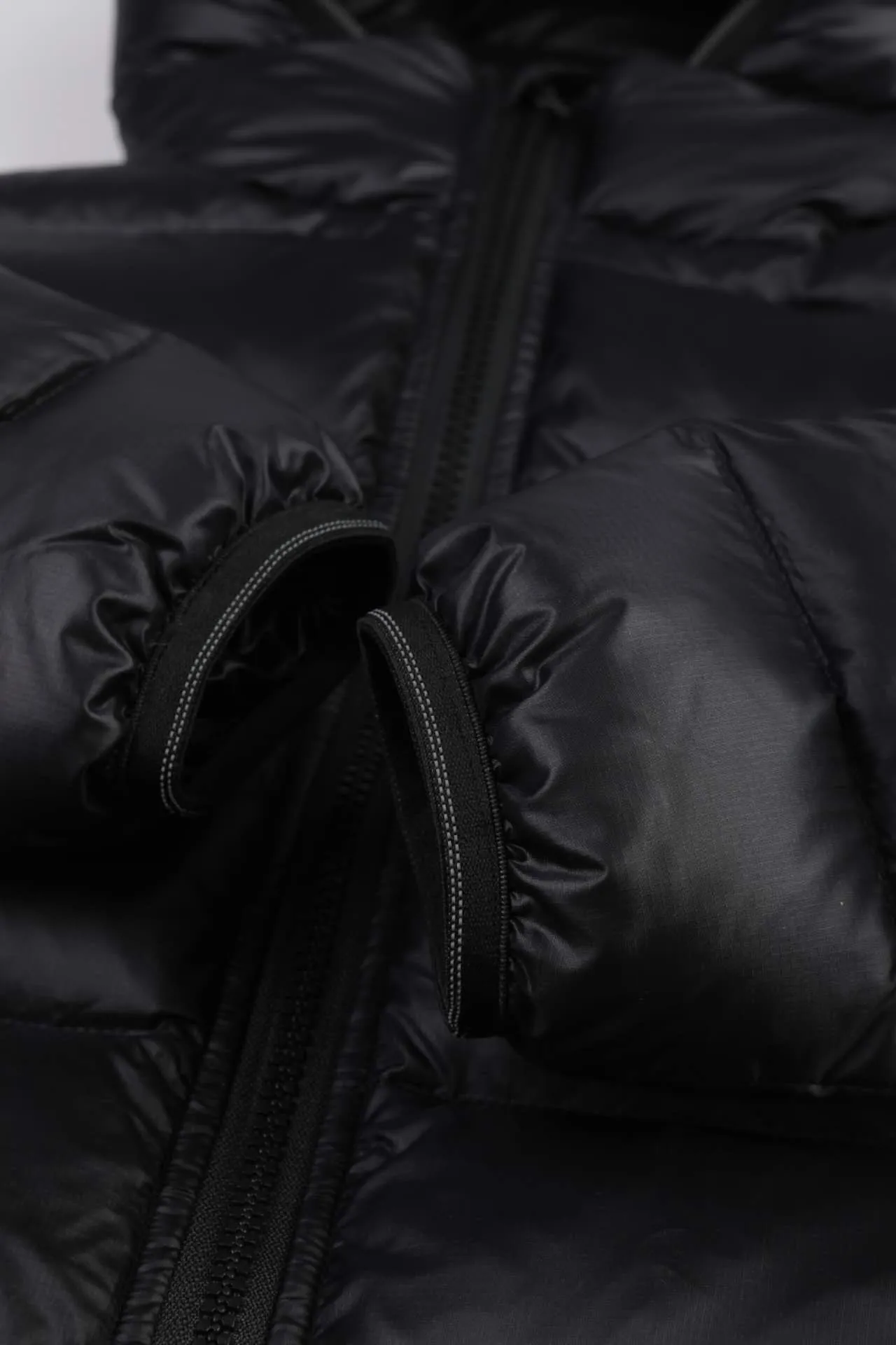 Canada Goose Maya 黑色 绗缝帽式羽绒夹克 9