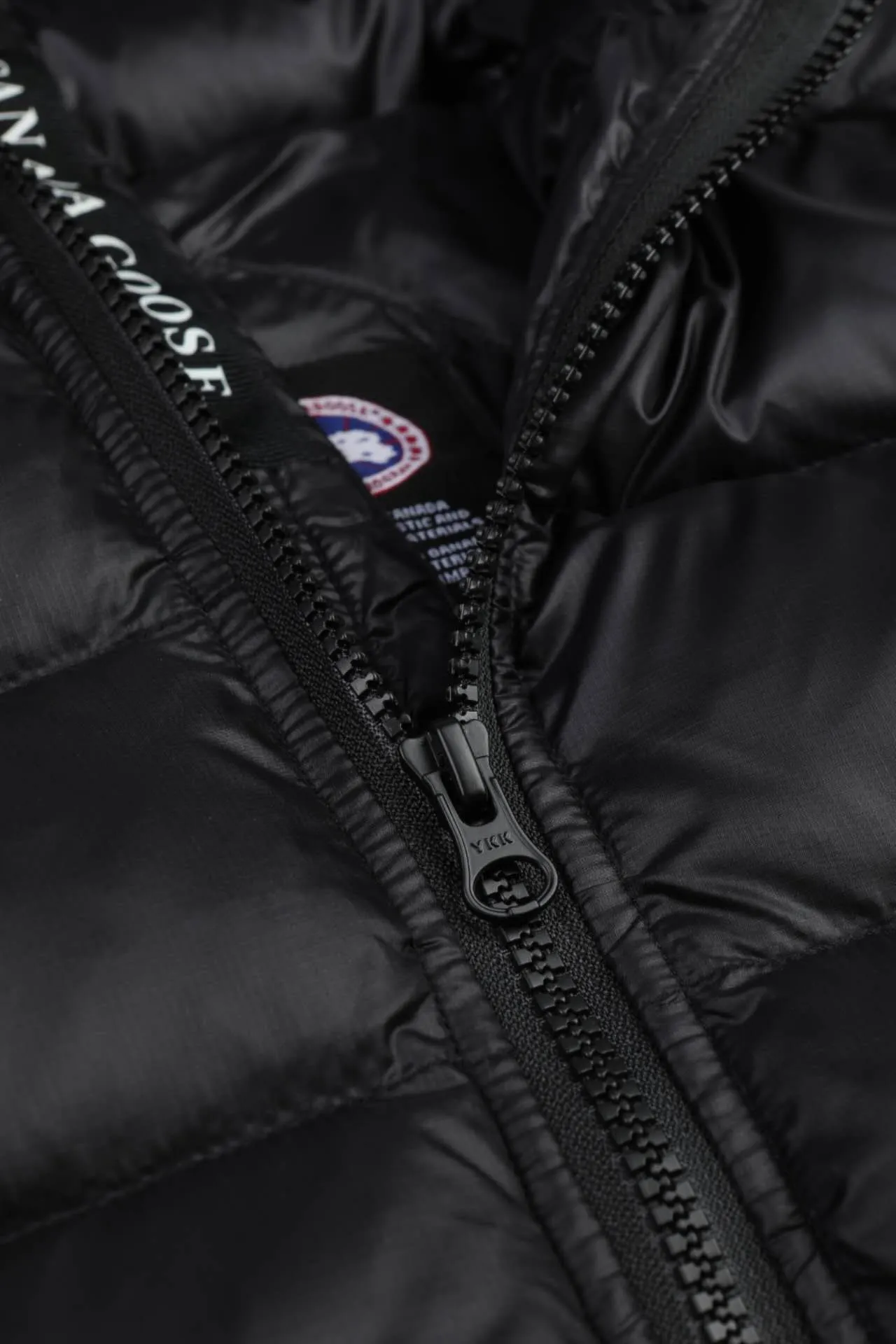 Canada Goose Maya 黑色 绗缝帽式羽绒夹克 10