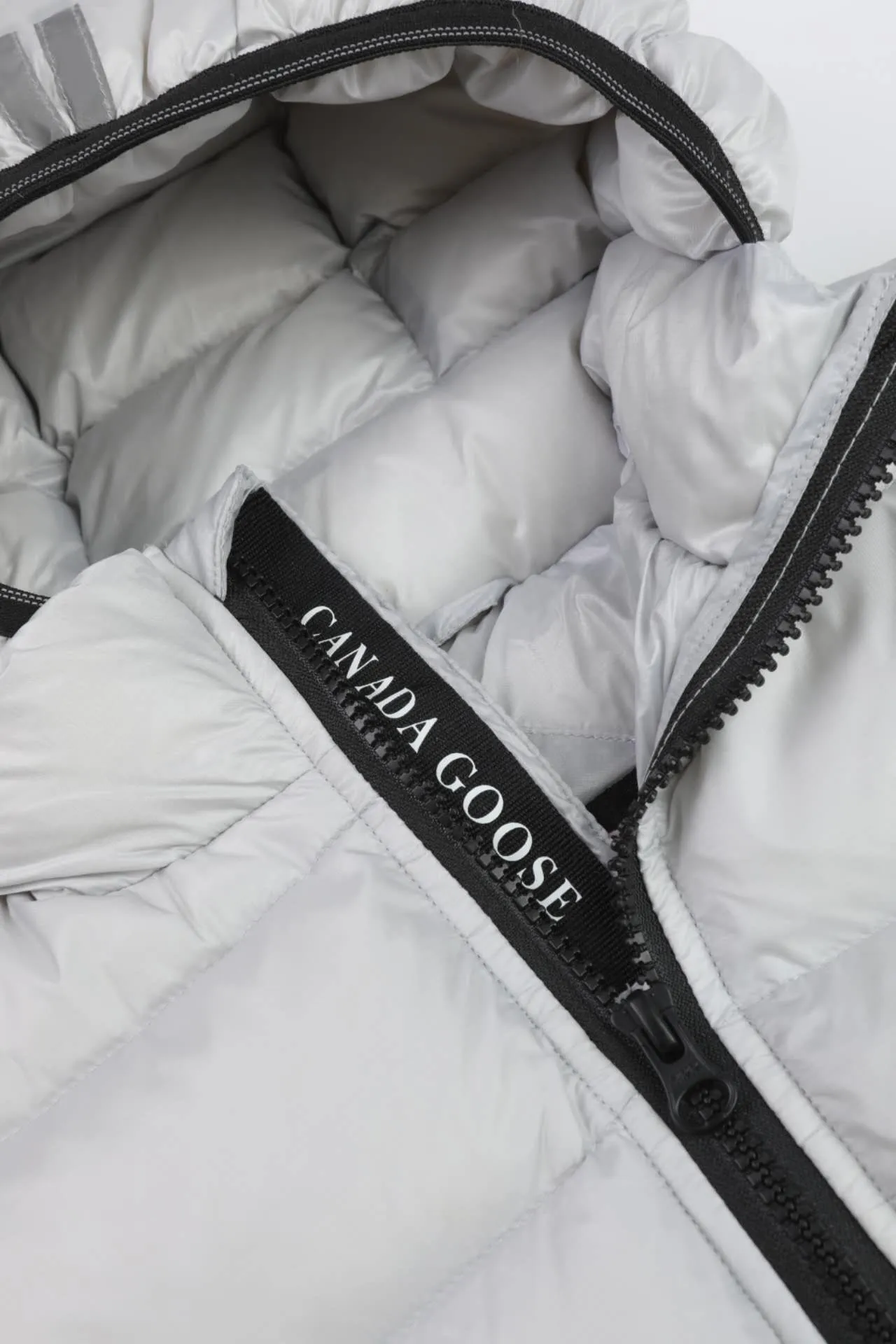 Canada Goose Maya 黑色 绗缝帽式羽绒夹克 15