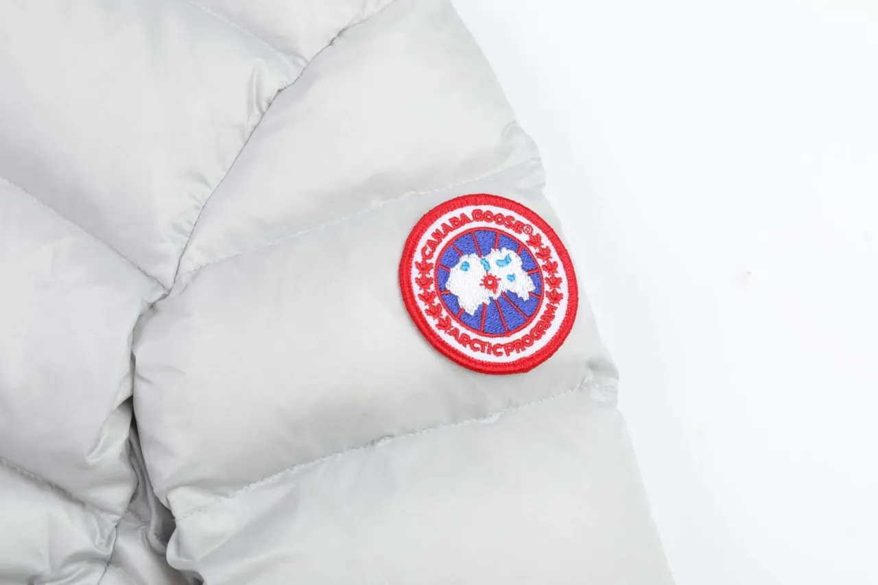 Canada Goose Maya 黑色 绗缝帽式羽绒夹克 20