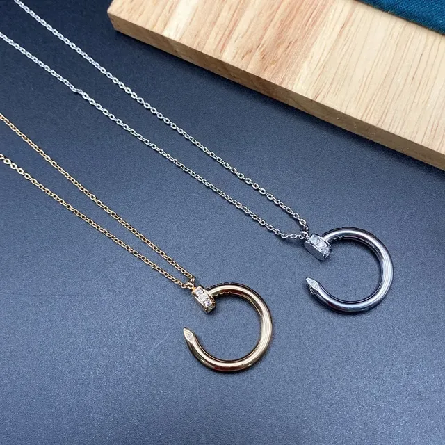 Collar Cartier Juste un Clou Oro y Plata Pendente Abierto en Forma de C Broche Engastado con Diamantes 3