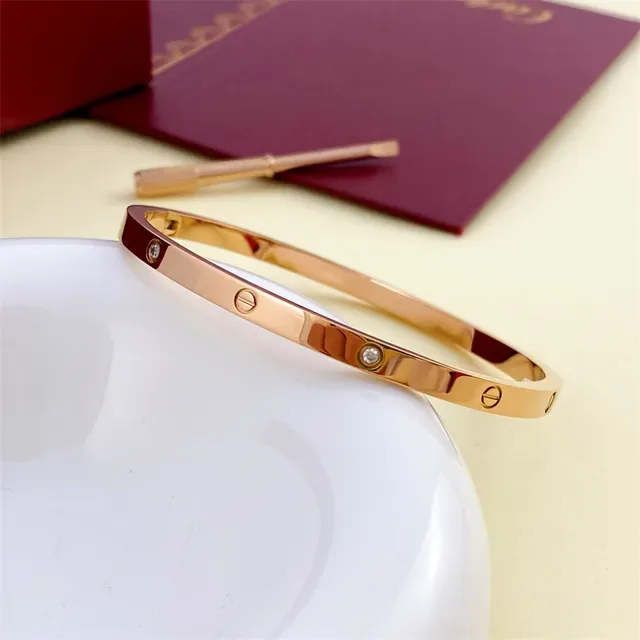 Cartier Love Bracelet 三色金 贝塞尔镶嵌 螺纹图案 手链 2
